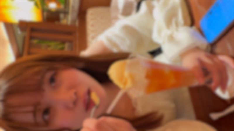 【首次露脸】与曾是舞蹈部、现居东海地区的真实幼教老师的兴趣性爱。在绝顶到近乎昏厥的她体内，深深地内射满满的精液。。。