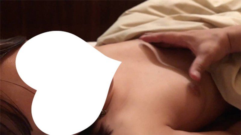 里子20岁_3・颜射・无套。让品格优良的千金族朴素女大生穿上泳装，然后疯狂做爱。让她吸吮脚趾，几乎变成宠物状态（057）