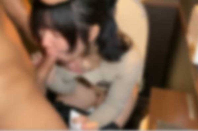 【露脸・有第二轮】让她签了同意书。趁她去厕所时追上去，打开门直接让她口交，然后将肉棒狠狠插进阴道内射