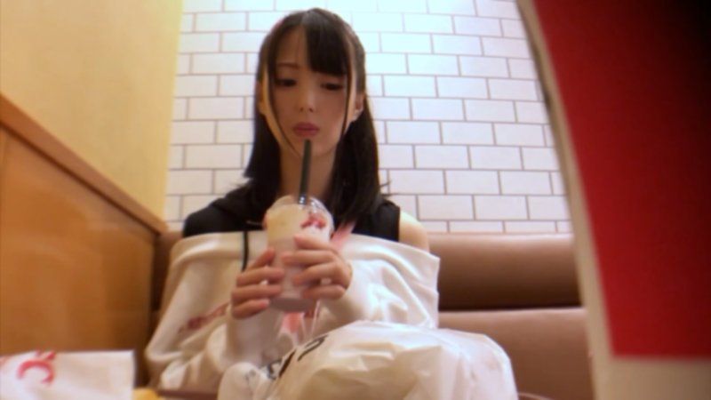 史上最高に可爱い女子大生18歳。爱液だらけ潮吹きまくりで絶顶するも、中出しにはブチギレ放心状态。