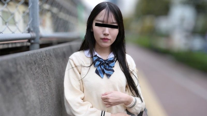 在火车上对穿制服的女孩恶作剧 山下萌香