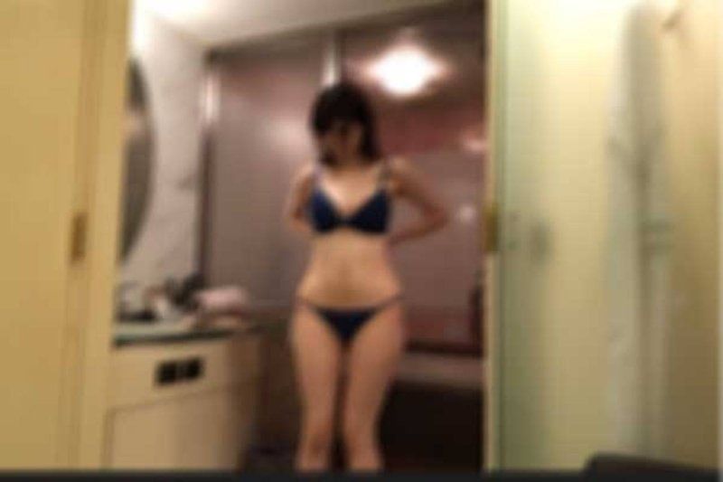 ※13日截止9折※【素人个人拍摄】听命免费鲍嘟！！在当地卸下套套无套中出