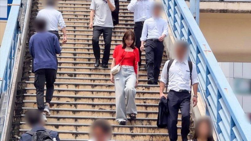 【街头摄影→无套插入】搭讪拍摄巨乳超可爱JK + 以谢礼为条件的无套中出