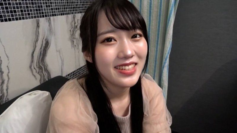 【个人拍摄】第二次情色自拍，一边兴奋一边让鸡巴湿润的变态美女